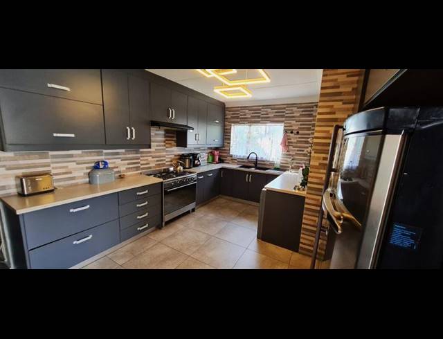 3 BEDROOM HOUSE FOR SALE IN BONAERO PARK